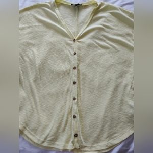 FOREVER 21 Ladies Button Up Blouse. Size Large. Short Sleeves.